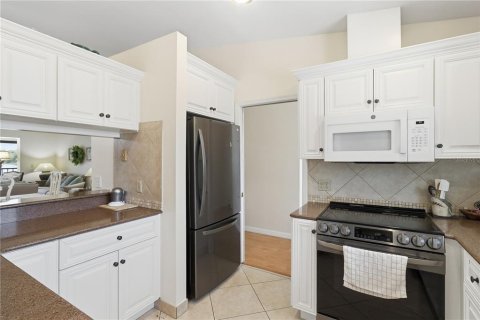 Condo in Crystal River, Florida, 2 bedrooms  № 2321304 - photo 18