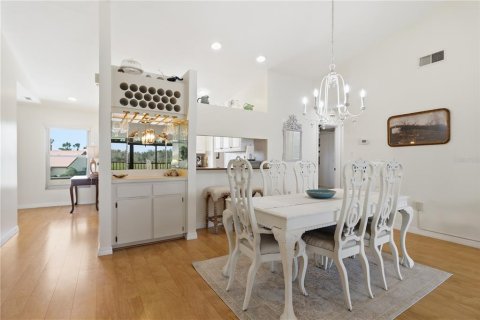 Condo in Crystal River, Florida, 2 bedrooms  № 2321304 - photo 9