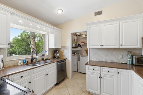 Condo in Crystal River, Florida, 2 bedrooms  № 2321304 - photo 12
