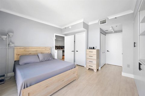 Condo in Miami Beach, Florida, 1 bedroom  № 1794539 - photo 19