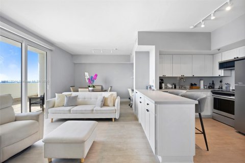 Condo in Miami Beach, Florida, 1 bedroom  № 1794539 - photo 1