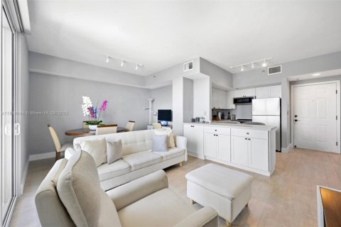 Condo in Miami Beach, Florida, 1 bedroom  № 1794539 - photo 13