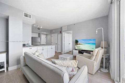 Condo in Miami Beach, Florida, 1 bedroom  № 1794539 - photo 14