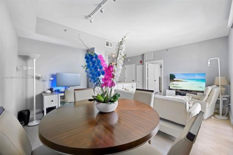 Condo in Miami Beach, Florida, 1 bedroom  № 1794539 - photo 12