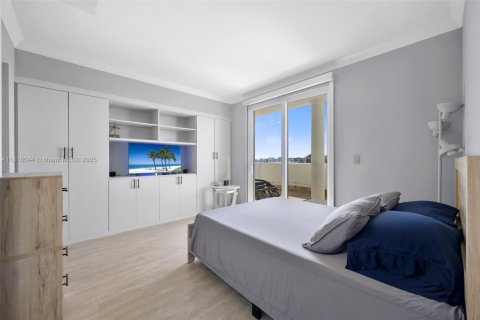 Condo in Miami Beach, Florida, 1 bedroom  № 1794539 - photo 20