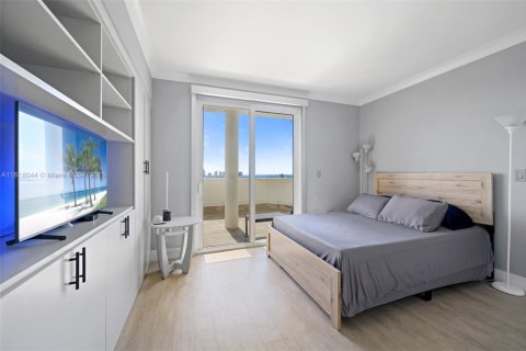 Condo in Miami Beach, Florida, 1 bedroom  № 1794539 - photo 17