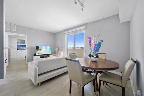 Condo in Miami Beach, Florida, 1 bedroom  № 1794539 - photo 7