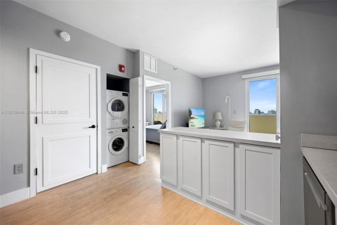 Condo in Miami Beach, Florida, 1 bedroom  № 1794539 - photo 11