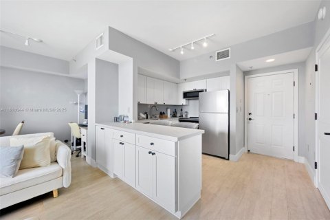 Condo in Miami Beach, Florida, 1 bedroom  № 1794539 - photo 8