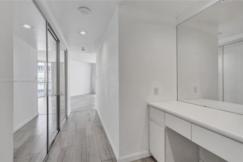 Condominio en venta en Sunny Isles Beach, Florida, 2 dormitorios, 135.64 m2 № 2034635 - foto 19
