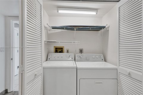 Condominio en venta en Sunny Isles Beach, Florida, 2 dormitorios, 135.64 m2 № 2034635 - foto 25