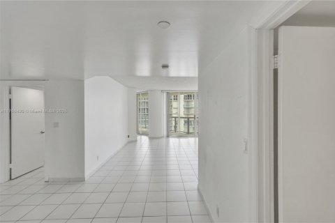 Condominio en venta en Sunny Isles Beach, Florida, 2 dormitorios, 135.64 m2 № 2034635 - foto 3