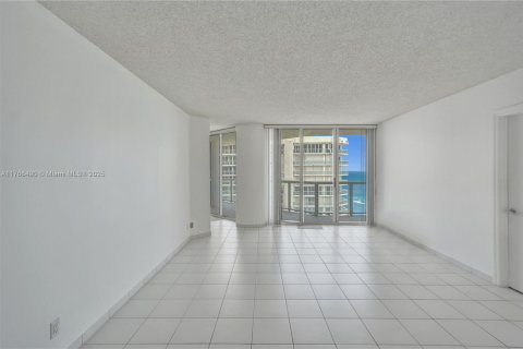 Condominio en venta en Sunny Isles Beach, Florida, 2 dormitorios, 135.64 m2 № 2034635 - foto 9