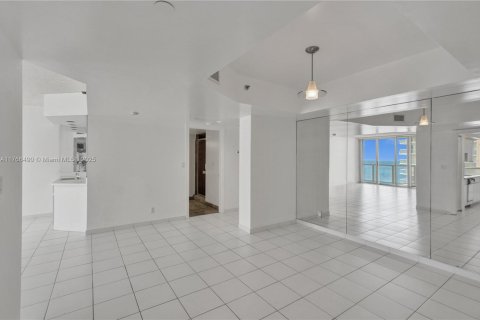 Condominio en venta en Sunny Isles Beach, Florida, 2 dormitorios, 135.64 m2 № 2034635 - foto 5
