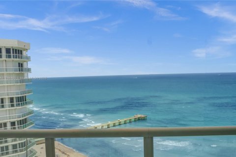 Condominio en Sunny Isles Beach, Florida, 2 dormitorios  № 2034635