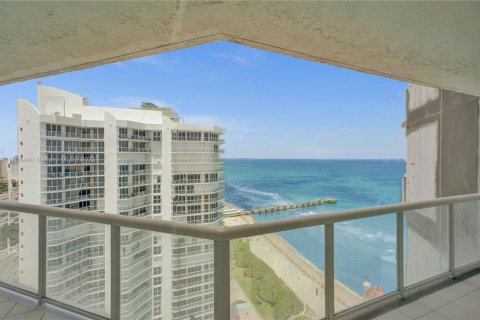 Condominio en venta en Sunny Isles Beach, Florida, 2 dormitorios, 135.64 m2 № 2034635 - foto 26