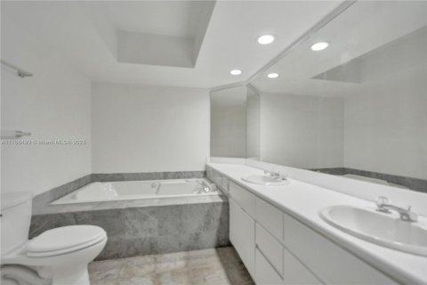 Condominio en venta en Sunny Isles Beach, Florida, 2 dormitorios, 135.64 m2 № 2034635 - foto 13