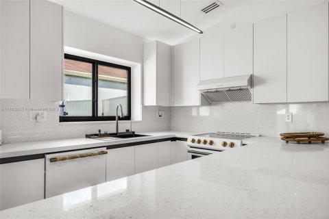 Купить виллу или дом в Майами, Флорида 3 спальни, 119.57м2, № 1946011 - фото 12