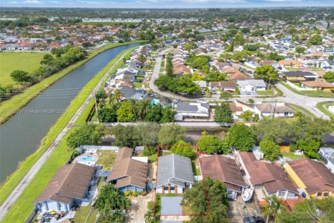 Купить виллу или дом в Майами, Флорида 3 спальни, 119.57м2, № 1946011 - фото 28