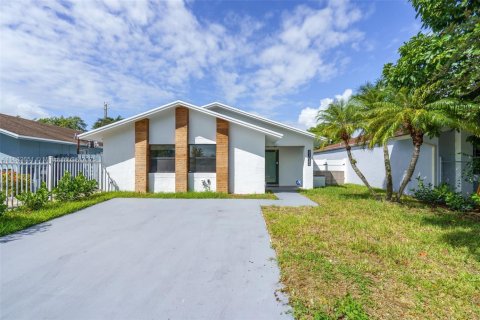 Купить виллу или дом в Майами, Флорида 3 спальни, 119.57м2, № 1946011 - фото 2