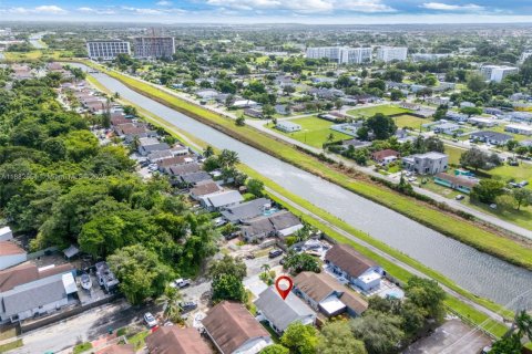 Купить виллу или дом в Майами, Флорида 3 спальни, 119.57м2, № 1946011 - фото 30
