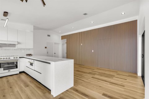 Купить виллу или дом в Майами, Флорида 3 спальни, 119.57м2, № 1946011 - фото 9