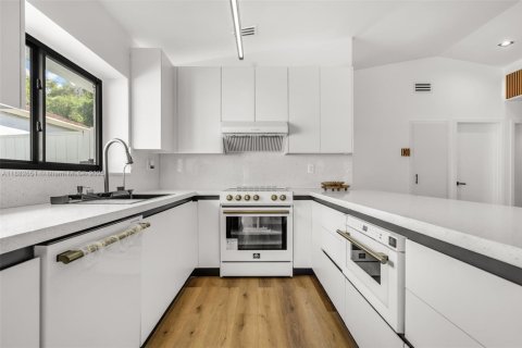 Купить виллу или дом в Майами, Флорида 3 спальни, 119.57м2, № 1946011 - фото 10