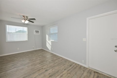 House in Largo, Florida 26.01 sq.m. № 2114659 - photo 6