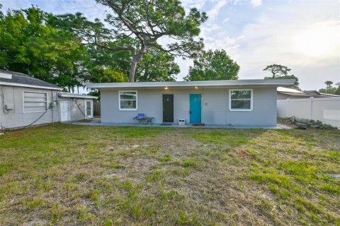 House in Largo, Florida 26.01 sq.m. № 2114659 - photo 3
