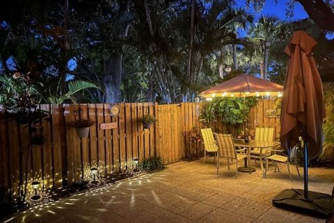 Adosado en venta en Delray Beach, Florida, 2 dormitorios, 119.66 m2 № 1174061 - foto 1