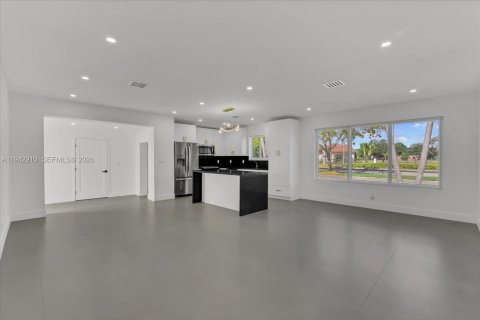 House in Miami Gardens, Florida 4 bedrooms, 171.96 sq.m. № 1999530 - photo 12