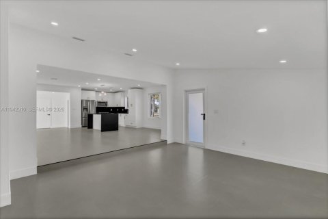 House in Miami Gardens, Florida 4 bedrooms, 171.96 sq.m. № 1999530 - photo 8