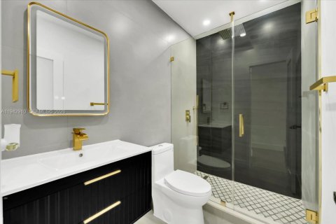 House in Miami Gardens, Florida 4 bedrooms, 171.96 sq.m. № 1999530 - photo 16