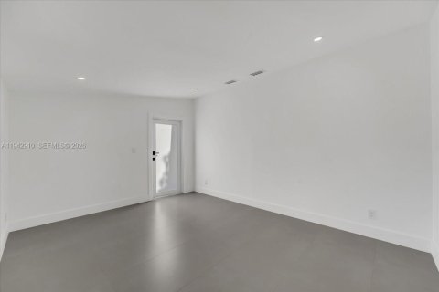 House in Miami Gardens, Florida 4 bedrooms, 171.96 sq.m. № 1999530 - photo 10