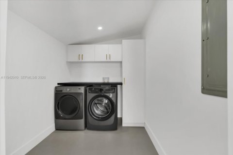 House in Miami Gardens, Florida 4 bedrooms, 171.96 sq.m. № 1999530 - photo 14