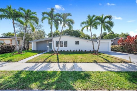 House in Miami Gardens, Florida 4 bedrooms, 171.96 sq.m. № 1999530
