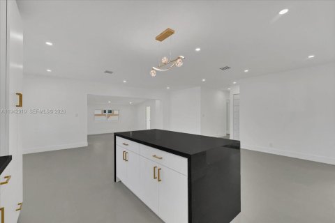 House in Miami Gardens, Florida 4 bedrooms, 171.96 sq.m. № 1999530 - photo 6