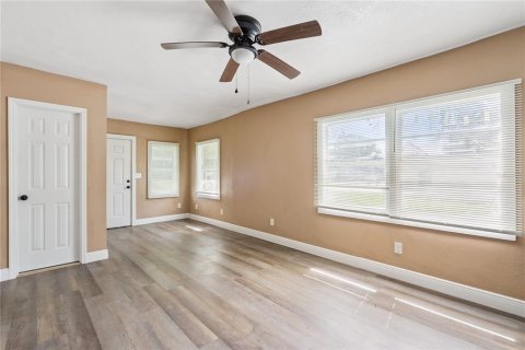 Propiedad comercial en venta en Orlando, Florida, 6 dormitorios, 178.09 m2 № 2398391 - foto 27