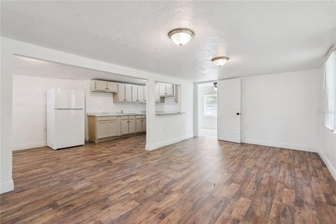 Propiedad comercial en venta en Orlando, Florida, 6 dormitorios, 178.09 m2 № 2398391 - foto 18