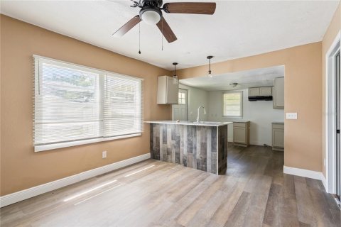 Propiedad comercial en venta en Orlando, Florida, 6 dormitorios, 178.09 m2 № 2398391 - foto 10