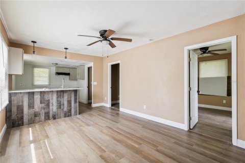 Propiedad comercial en venta en Orlando, Florida, 6 dormitorios, 178.09 m2 № 2398391 - foto 9
