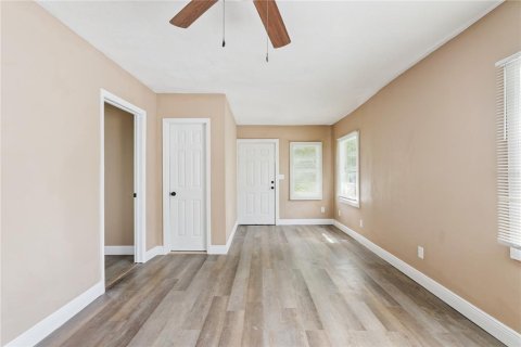 Propiedad comercial en venta en Orlando, Florida, 6 dormitorios, 178.09 m2 № 2398391 - foto 8