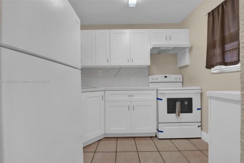 Copropriété à louer à Palmetto Bay, Floride: 2 chambres, 74.41 m2 № 1881883 - photo 6
