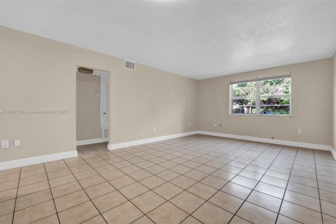 Copropriété à louer à Palmetto Bay, Floride: 2 chambres, 74.41 m2 № 1881883 - photo 18