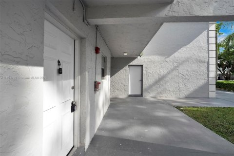 Copropriété à louer à Palmetto Bay, Floride: 2 chambres, 74.41 m2 № 1881883 - photo 5