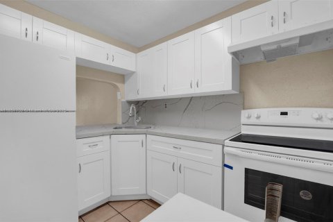 Copropriété à louer à Palmetto Bay, Floride: 2 chambres, 74.41 m2 № 1881883 - photo 7