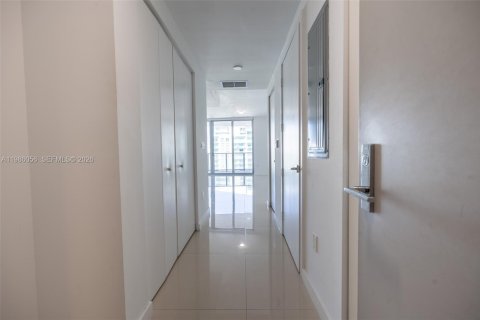 Купить кондоминиум в Майами, Флорида 1 спальня, 69.03м2, № 2044829 - фото 3