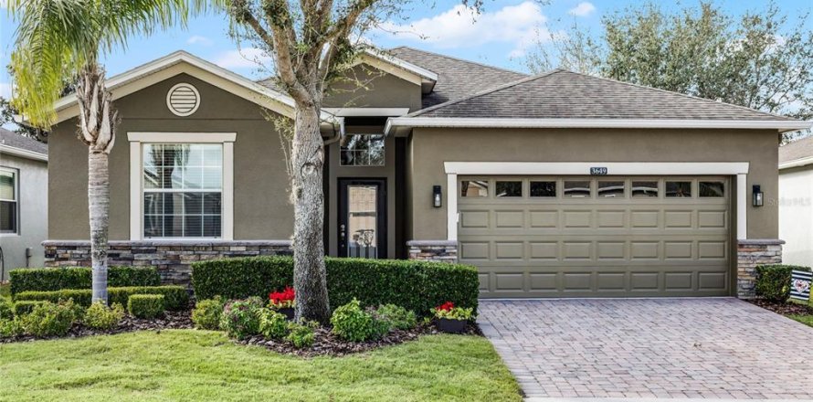 House in Clermont, Florida 3 bedrooms, 186.36 sq.m. № 1525941