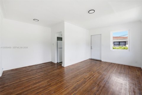 Villa ou maison à louer à Miami, Floride: 1 chambre, 50.35 m2 № 2252552 - photo 2