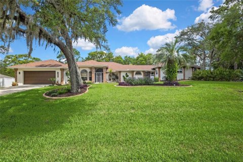 House in Homosassa, Florida 4 bedrooms, 205.78 sq.m. № 2156966 - photo 3